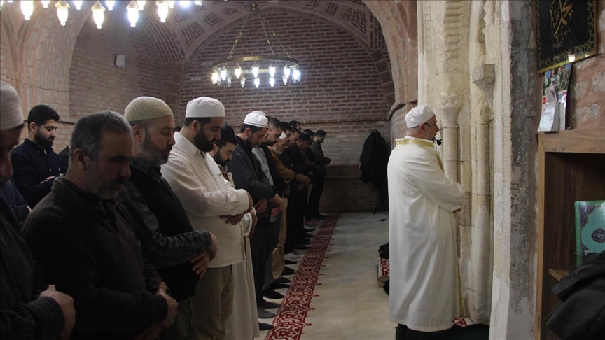 Li Cizîrê di Medreseya Sor da nimêja terawîhê bi xitmê tê kirin