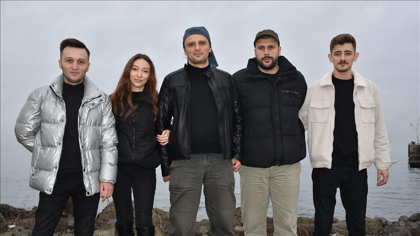 Yönetmenlik hayalini esnaf arkadaşlarıyla dizi çekerek gerçekleştirdi