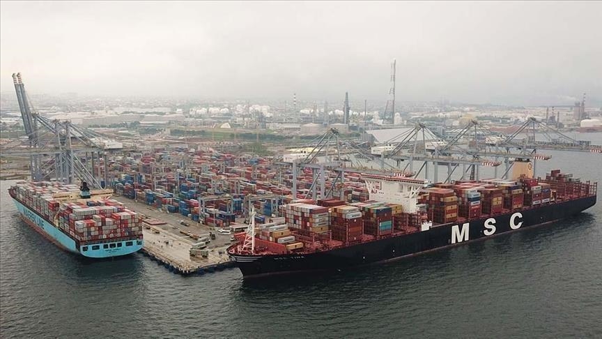 حكومة دبي: حريق بأحد أرصفة ميناء "جبل علي" دون إصابات 