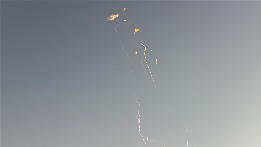 انفجارات في سماء الدوحة وإصابتان في دبي بسقوط شظايا مسيرة 