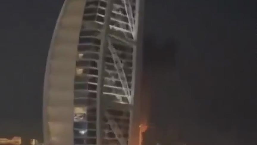 حكومة دبي تعلن اشتعال حريق بواجهة فندق "برج العرب"
