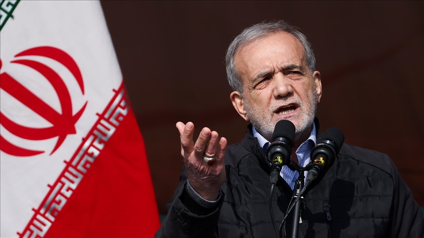 Le président iranien Pezeshkian : « Nous considérons la vengeance de Khamenei comme un devoir et un droit légitime »