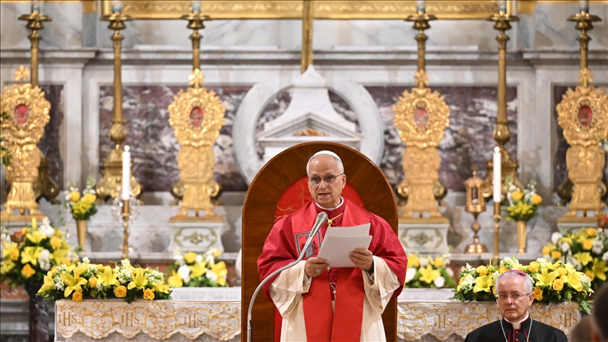 بابا الفاتيكان: أتابع بقلق بالغ ما يجري في الشرق الأوسط وإيران