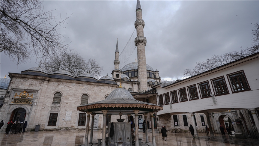 Xhamia Ejup Sulltan  me atmosferën e fuqishme shpirtërore ka qenë ndër simbolet e Stambollit me shekuj