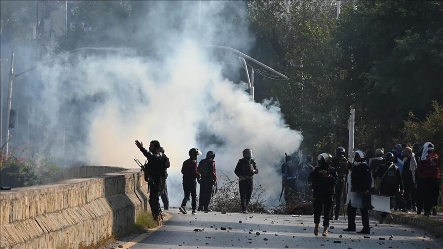 Të paktën 9 të vrarë pasi protestuesit sulmojnë Konsullatën e SHBA së në Karachi të Pakistanit për vrasjen e Khameneit