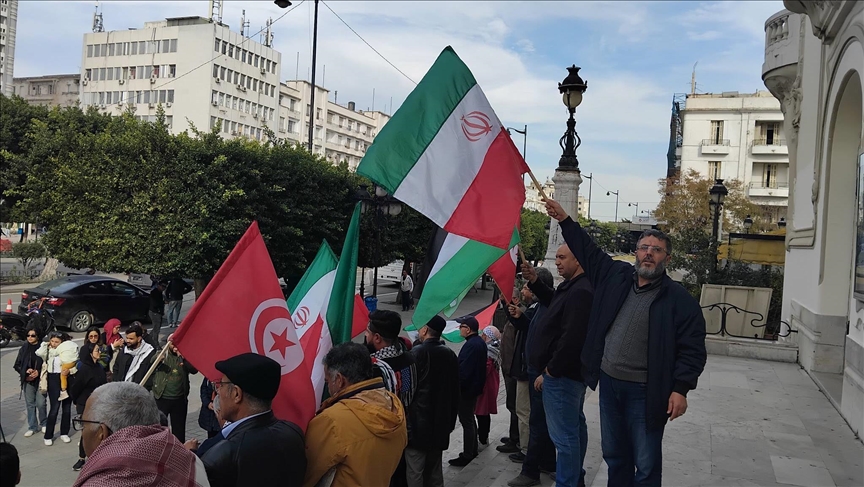 تونس.. وقفة احتجاجية تدين العدوان على إيران واغتيال خامنئي