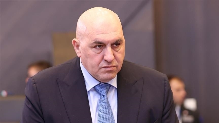 وزير الدفاع الإيطالي يغادر الإمارات بعد تعذر عودته إثر إغلاق الأجواء