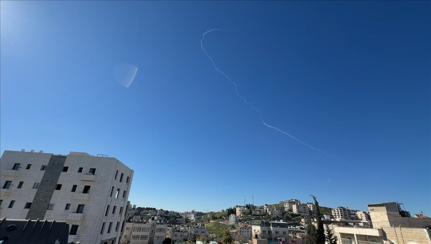 بأقل من ساعة.. 5 رشقات صاروخية إيرانية على إسرائيل وتفعيل الإنذارات