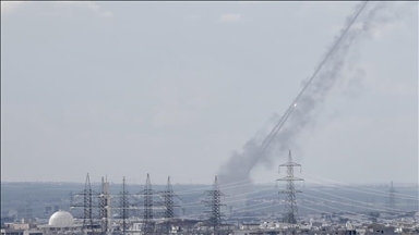 Dim se uzdiže iznad američke vojne baze u Erbilu nakon eksplozija