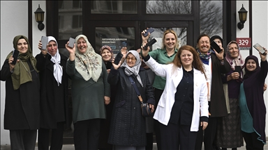 Başkentte kadınlar akıllı telefon eğitimiyle dijital dünyayı öğretiyor