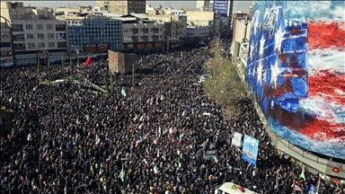 إيرانيون يتظاهرون احتجاجا على اغتيال خامنئي ويؤكدون دعم الثورة