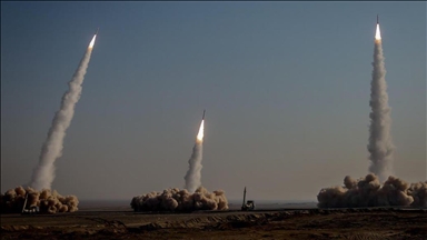 إيران تعلن شن هجمات جديدة ضد أهداف أمريكية وإسرائيلية ودوي انفجارات بطهران