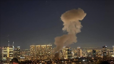 صاروخ إيراني يسقط وسط تل أبيب ويحدث انفجارا هائلا 