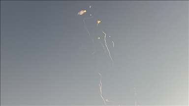 انفجارات في سماء الدوحة وإصابتان في دبي بسقوط شظايا مسيرة 