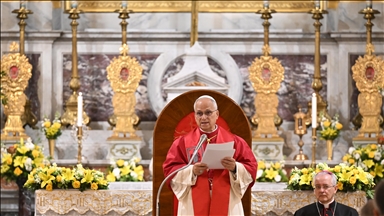 بابا الفاتيكان: أتابع بقلق بالغ ما يجري في الشرق الأوسط وإيران