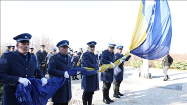 Obilježavanje Dana nezavisnosti: Podignuta zastava BiH na Humu, položeno cvijeće na sarajevskim spomenicima
