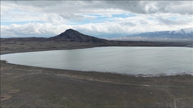 Su tutmaya başlayan Karataş Gölü yeniden canlanıyor