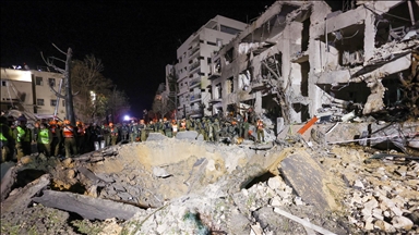 بصاروخ إيراني.. تضرر 40 مبنى بتل أبيب وإسرائيل تتوقع "أياما صعبة"