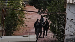 İsrail ordusu, Batı Şeria'da düzenlediği baskınlarda biri kadın 24 Filistinliyi gözaltına aldı