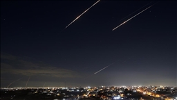 İran, ABD üslerine ve İsrail'e yeni saldırılar düzenledi