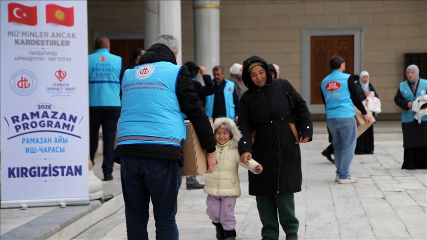 В Рамазан нуждающимся в Кыргызстане роздана продовольственная помощь из Турции