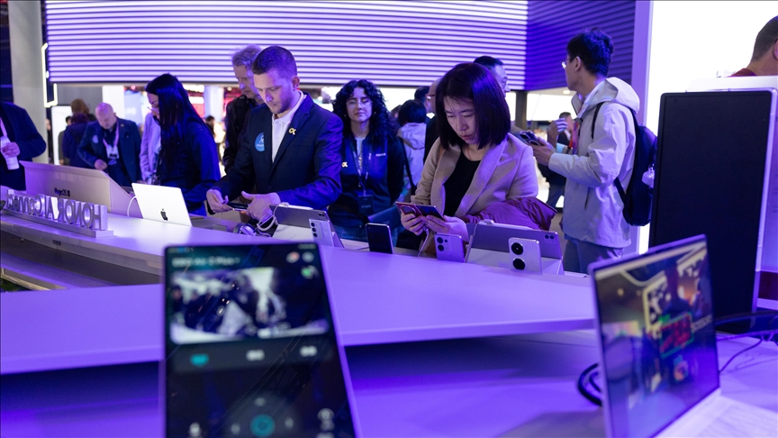 Mobile World Congress in Barcelona showcases ‘metal-collar’ humanoid robot workers