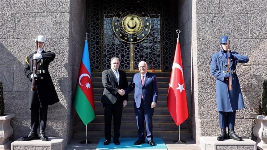 Яшар Гюлер в Анкаре встретился с министром оборонной промышленности Азербайджана Вугаром Мустафаевым