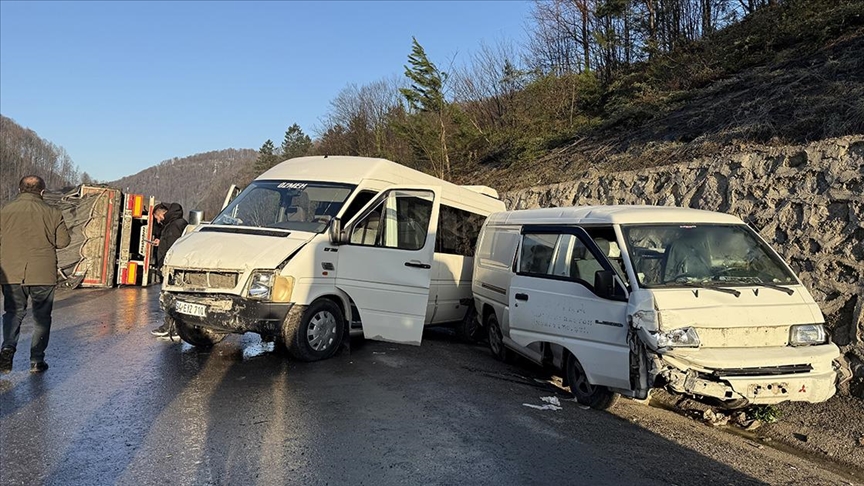 Zonguldak-Ankara kara yolundaki trafik kazalarında 10 kişi yaralandı