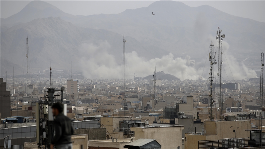 Des explosions secouent Téhéran et Karaj dans la nuit lors de frappes américano-israéliennes