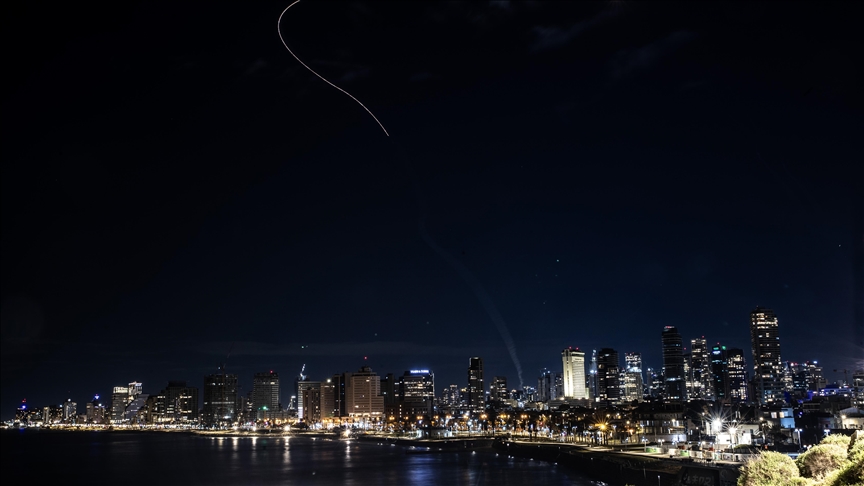 7 إصابات إحداها خطيرة جراء سقوط صاروخ إيراني قرب مستوطنة بالقدس 