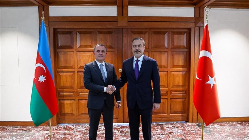 وزيرا خارجية تركيا وأذربيجان يبحثان أوضاع المنطقة