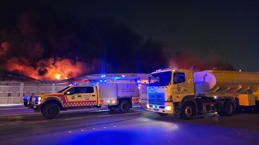 البحرين تعلن مقتل شخص جراء حريق بسفينة أصيبت بشظايا صاروخ