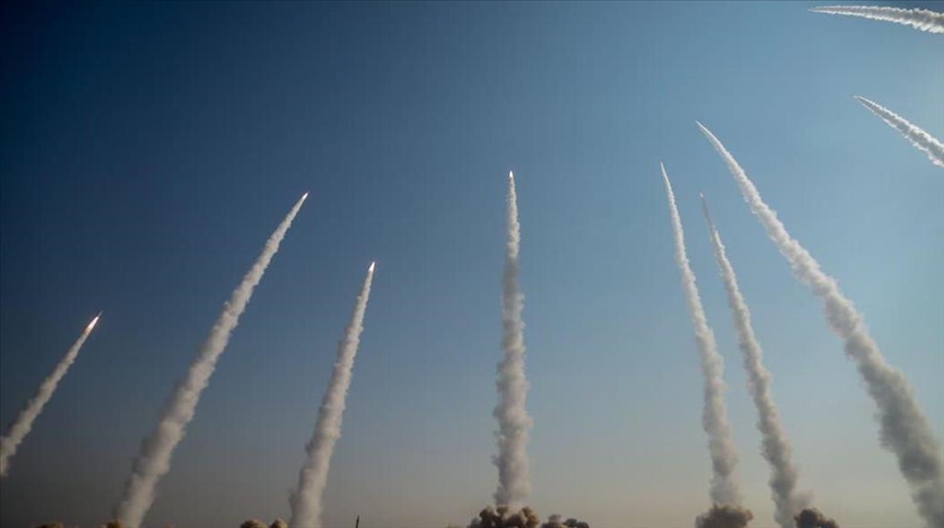 بـ15 صاروخا.. إيران تستهدف قاعدة أمريكية بالكويت وسفنا بالمحيط الهندي