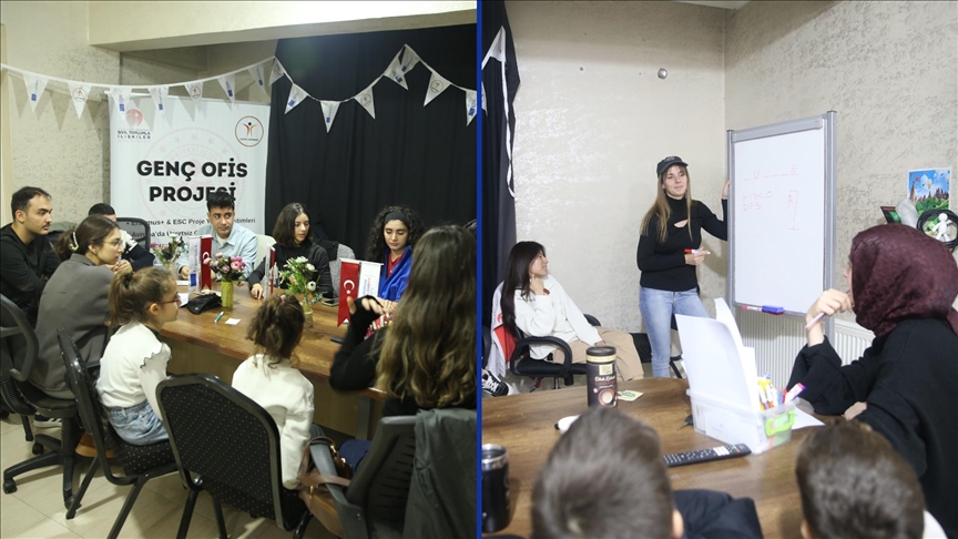 Yurt dışından gelen gençlerle iletişim sayesinde İngilizce öğreniyorlar
