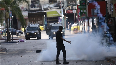 الجيش الإسرائيلي يصيب 4 فلسطينيين ويعتقل آخرين ويُخلي منازل بالضفة