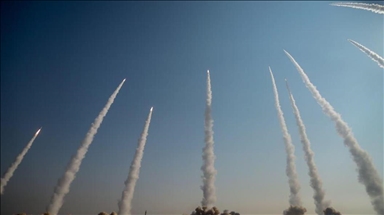 بـ15 صاروخا.. إيران تستهدف قاعدة أمريكية بالكويت وسفنا بالمحيط الهندي