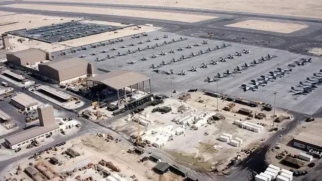 إيران تعلن استهداف مقر القيادة الأمريكية في قاعدة بالبحرين