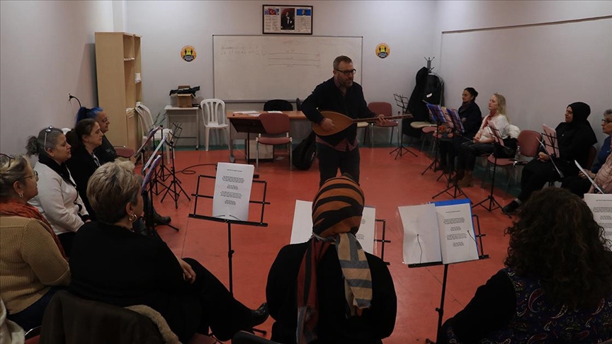 Bursa'da üreten kadınlardan oluşan koro ilk konserine hazırlanıyor