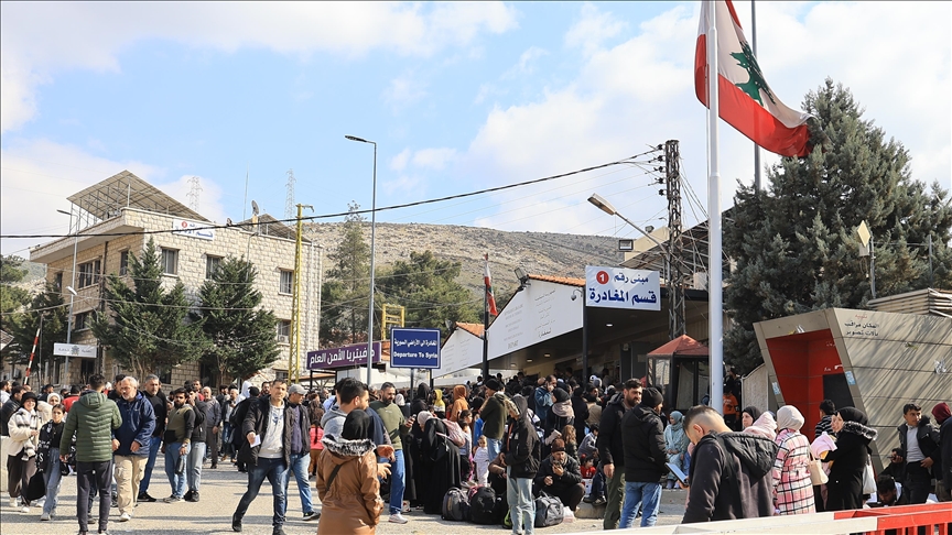 10 آلاف شخص يعبرون من لبنان إلى سوريا إثر الغارات الإسرائيلية