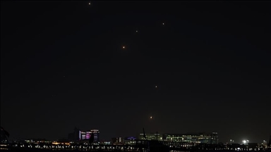 اعتراضات صاروخية فوق الإمارات وقطر وصفارات الإنذار تدوي بالكويت