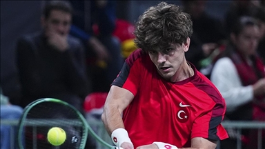 Milli tenisçi Yankı Erel'in BAE'de oynadığı maç güvenlik alarmı nedeniyle yarıda kaldı