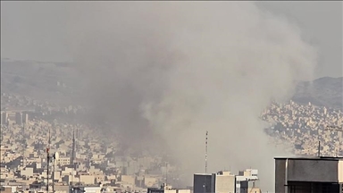 تعرض عدة مواقع وسط طهران للقصف بينها مبنى البرلمان السابق