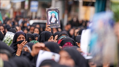 Mbahet ceremoni mortore për nxënësit e vrarë në sulmin SHBA-Izrael ndaj një shkolle në Iran