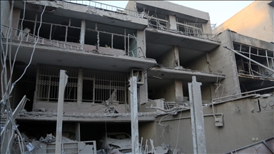 عدسة الأناضول توثق الدمار في مستشفى غاندي بطهران