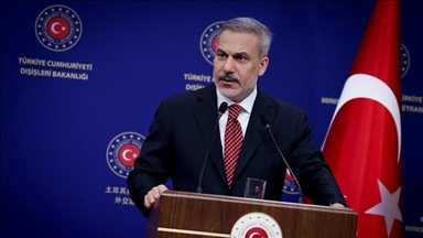 Wezîr Fîdan derbarê pêşhatên dawîn ên herêmê komelek peywendiyên telefonê encam da