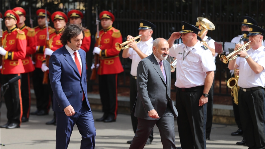 Armenian, Georgian premiers meet to discuss bilateral strategic ties