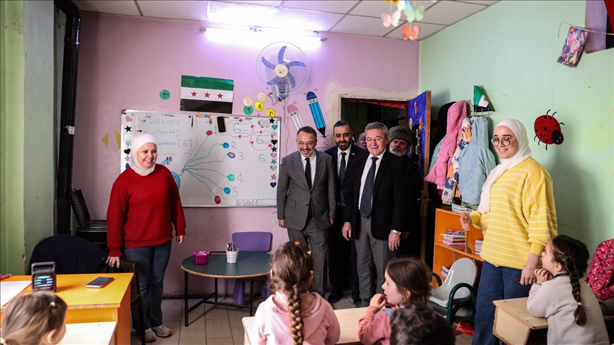 الهلال الأحمر التركي يوزع مساعدات غذائية في دمشق