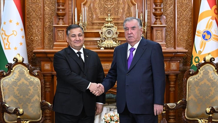 Президент Таджикистана заявил о позитивной динамике сотрудничества с Туркменистаном