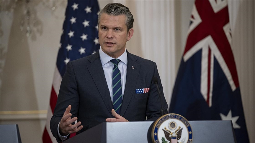 ABD Savunma Bakanı Hegseth: "(İran'a) Daha büyük saldırı dalgaları geliyor, hızlanıyoruz, yavaşlamıyoruz"