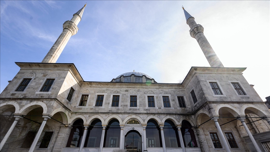 جامع "بكلربكي".. تحفة عثمانية تعانق البوسفور في إسطنبول (تقرير)